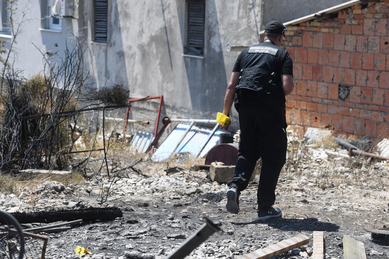 Kriminalisti?ka policija obavlja o?evid na mjestima požara u Grebaštici