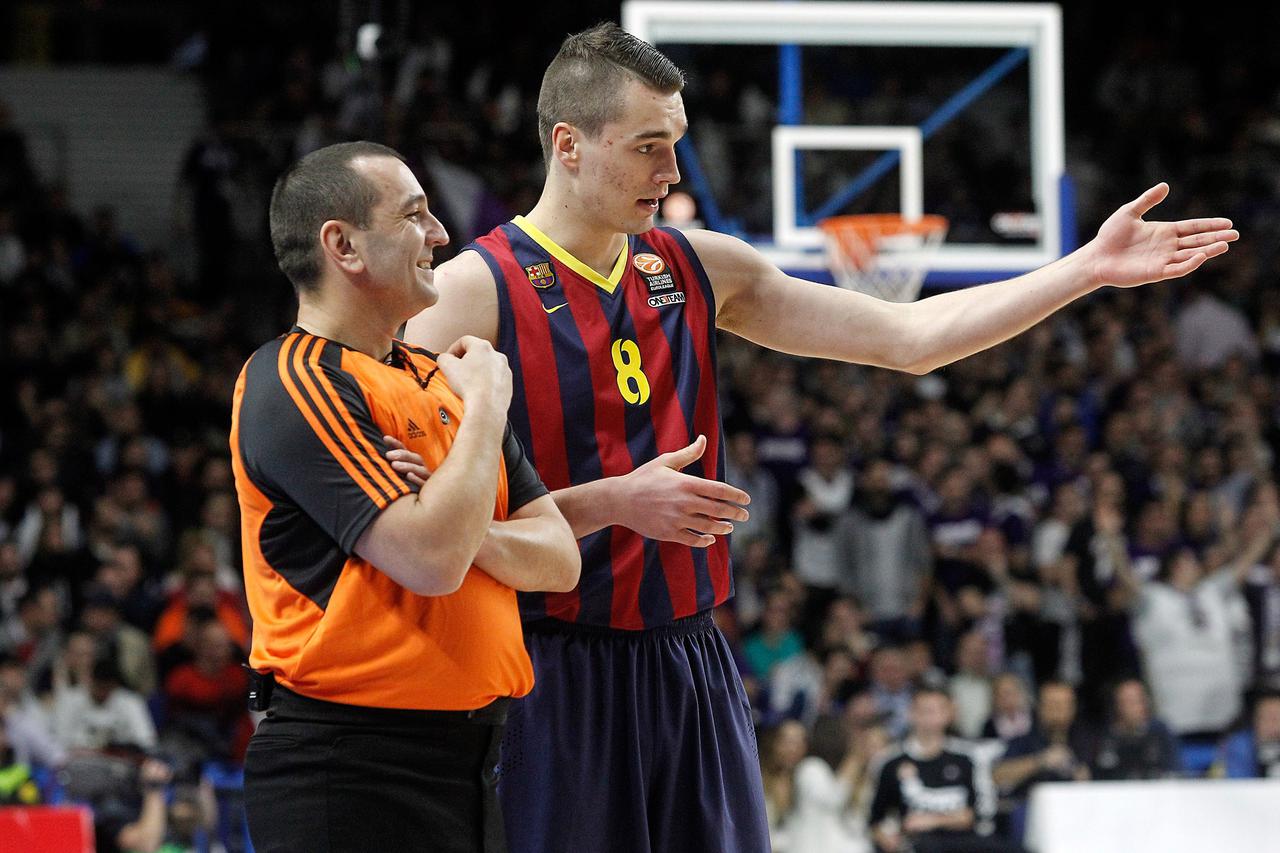 FC Barcelona's Mario Hezonja have words with the referee during Euroleague match.February 5,2015. Foto Â© nph / Acero) *** Local Caption ***     /PIXSELL