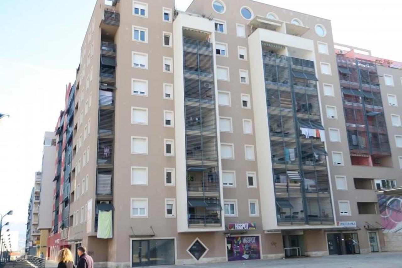 Split: Zgrada s čijeg je petog kata dječak pao kroz prozor