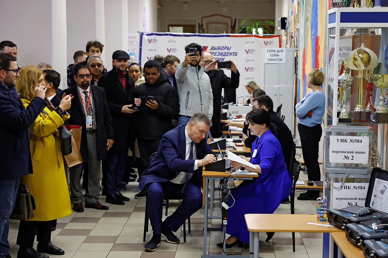 Russian presidential candidate Slutsky casts his ballot in Moscow