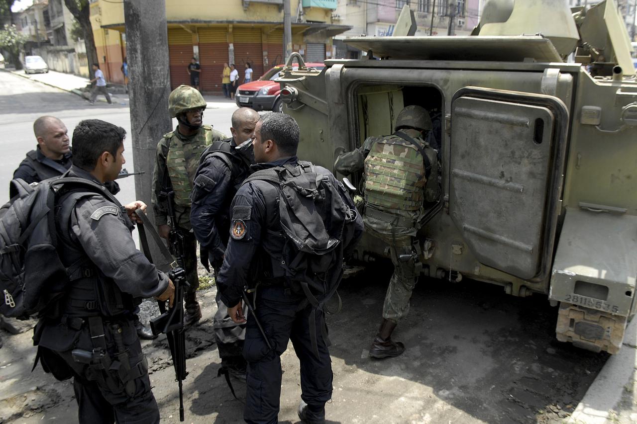 Rio de Janeiro: U sukobe izme?u policije i narkobandi uklju?ila se i vojska