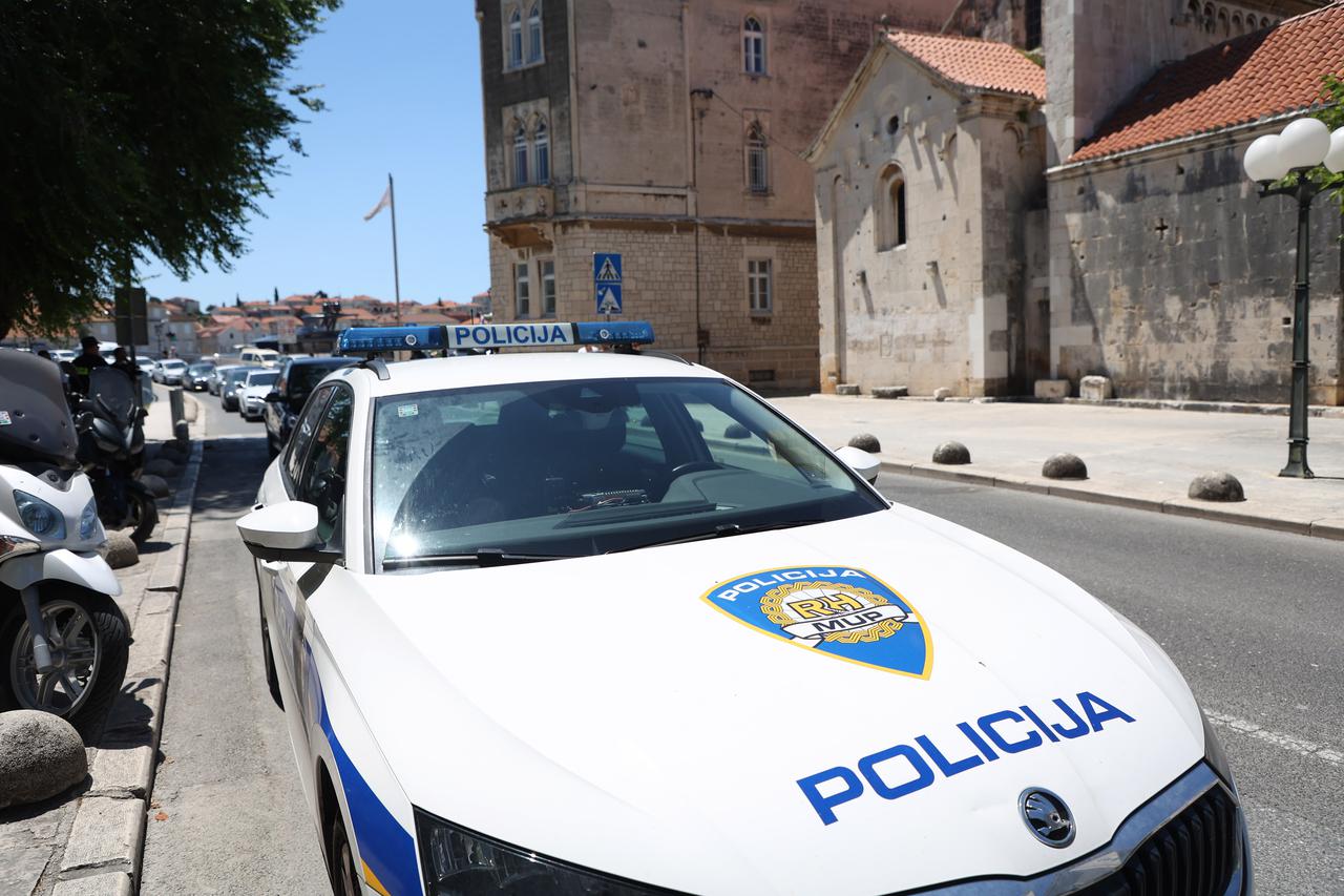 Trogir: Policijske partole blokirale su oba Čiovska mosta, pregledava se svaki automobil