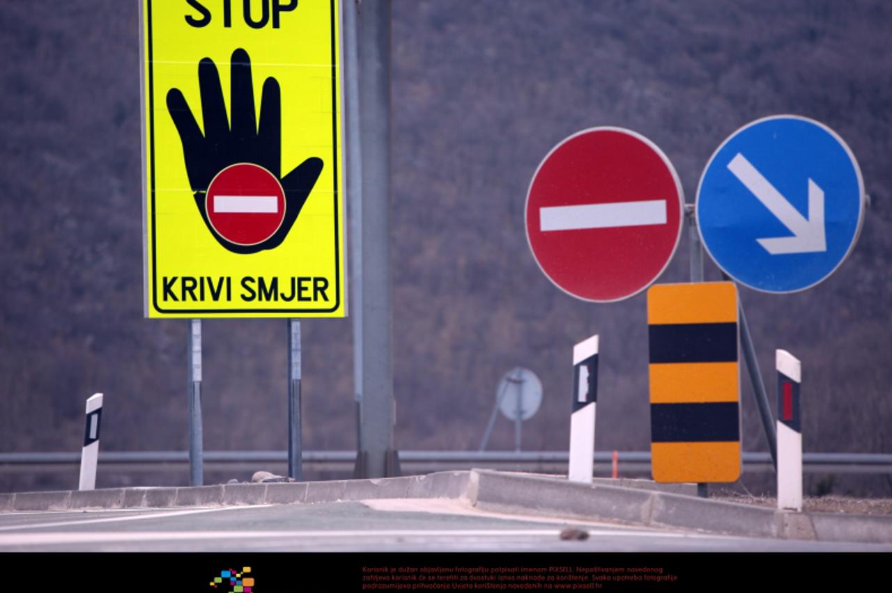 '27.01.2010.,Rijeka - Prema sluzbenim podacima nadleznih postaja prometne policije za dionice ARZ-a koje se protezu primorsko goranskom zupanijom u 2009.-oj su evidentirane ukupno 4 prometne nezgode k
