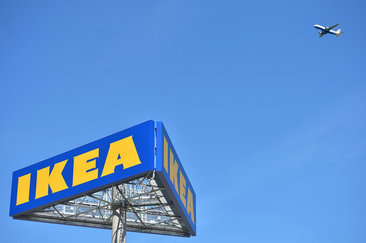 18.08.2014., Zagreb - Posljednje pripreme i zavrsni radovi na vanjskom djelu centra Ikea prije otvaranja. 