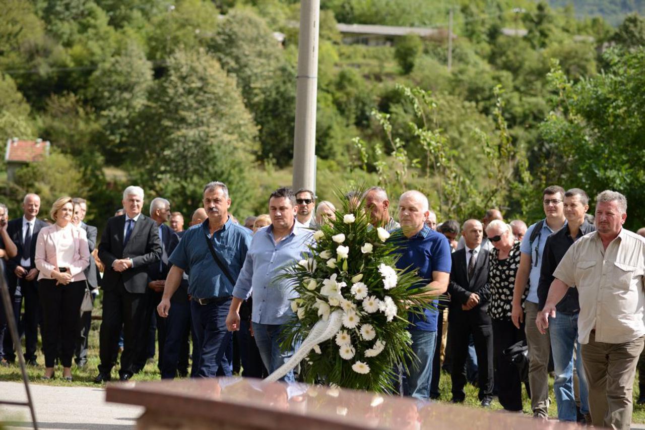 Veterani na komemoraciji stradanja hrvatskih civila, koje su u Grabovici nedaleko Mostara ubili pripadnici Armije BiH