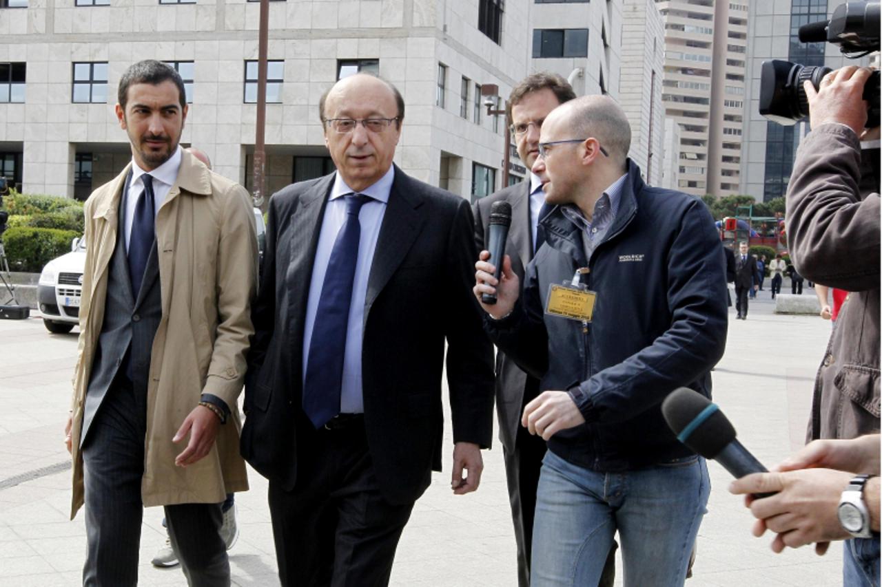 'Former Juventus general manager Luciano Moggi (2nd R) arrives in a court in Naples May 11, 2010. Lawyers defending Moggi, accused of procuring favourable referees for matches, had asked for 75 new pi