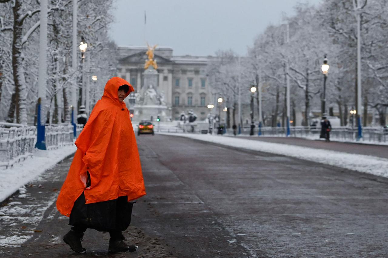 Snow and freezing temperatures as cold snap hits UK