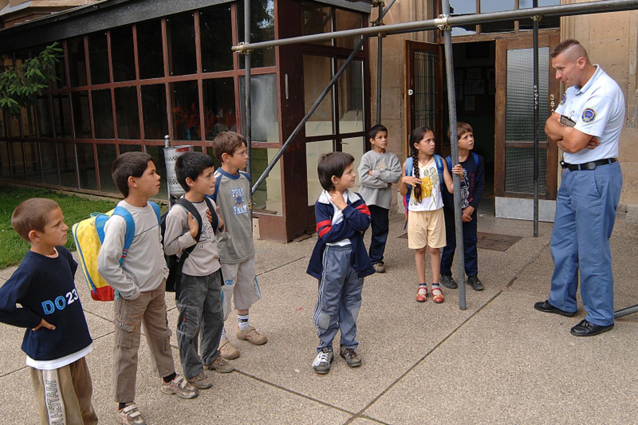 '29.05.10., Cakovec- Ovih dana aktualno je sastavljanje razreda nakon presude o segregaciji u skolama koje pohadjaju i romska djeca. Ravnatelji skola odbijaju sastaviti iskljucivo mijesane razrede, ka