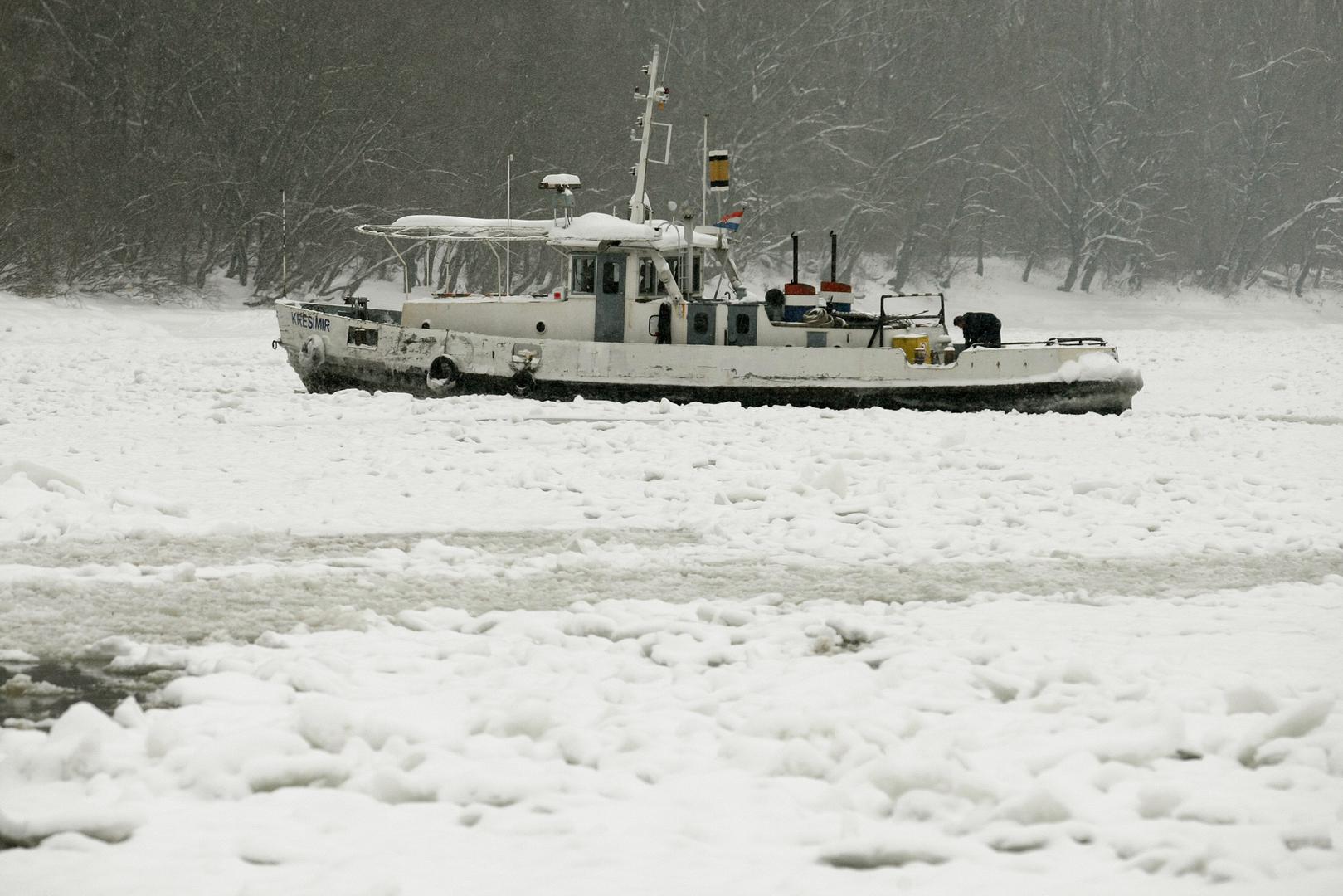 Tog 6. veljače 2012. godine, ledolomci su se probijali kroz sante leda na rijeci Dravi u Osijeku te su za tri dana morali probiti 20 kilometara zaleđene rijeke. 
