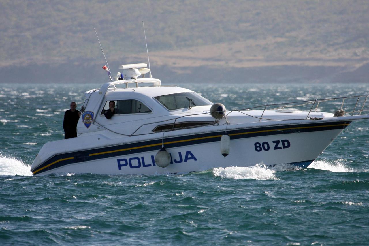 policijski čamac