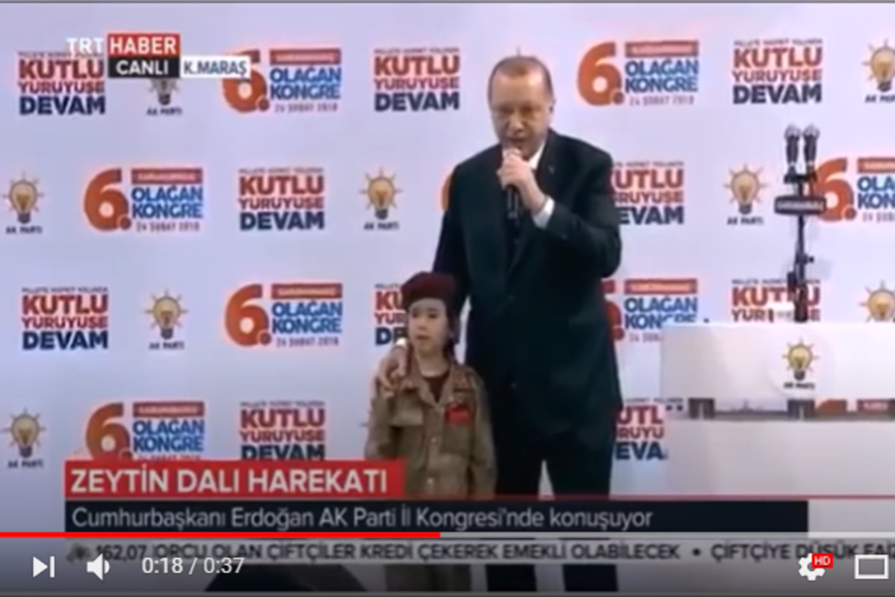 Predsjednik Erdogan s djevojčicom