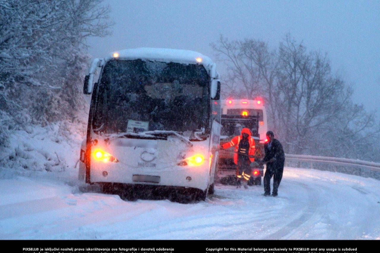 autobus,snijeg