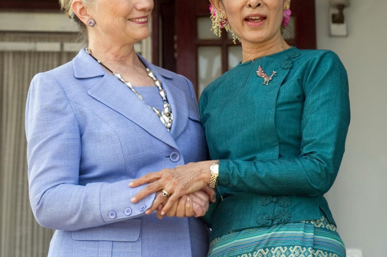 Hillary Clinton sa Suu Kyi