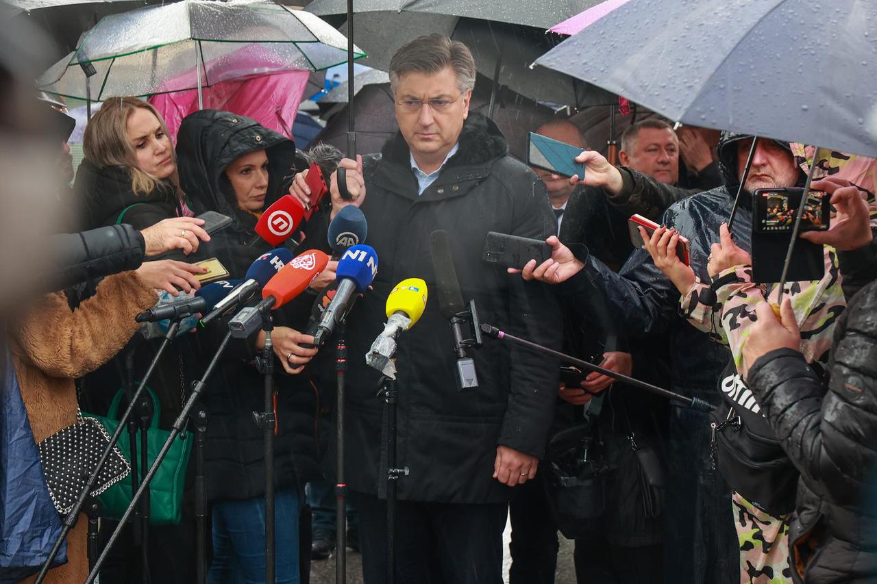 Vukovar: Premijer Andrej Plenković na obilježavanju Dana sjećanja na žrtvu Vukovara dao je izjavu za medije