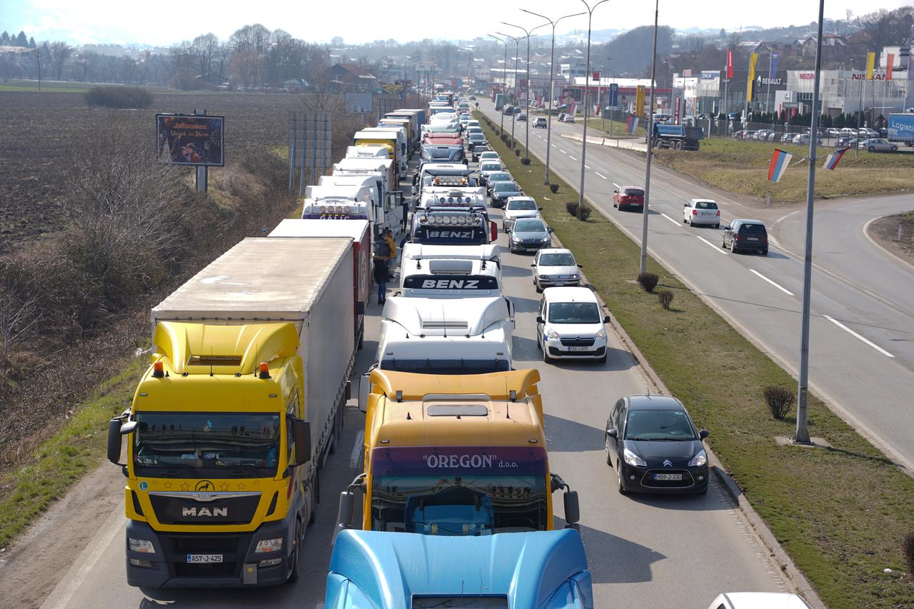 Banja Luka: 150 kamiona okupilo se na mirnom prosvjedu protiv poskupljenja goriva