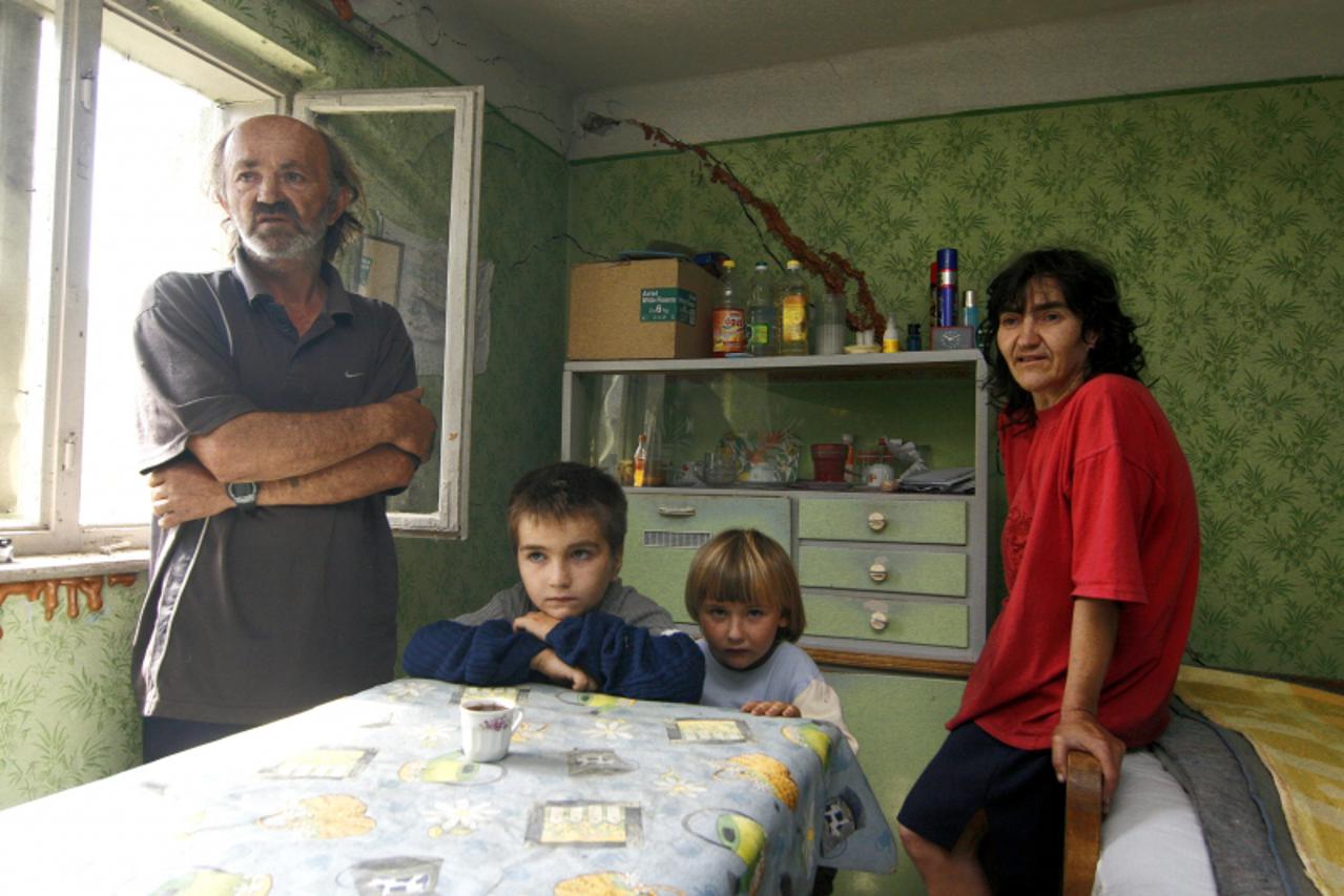 '19.08.2010., Koprivnica - Franjo Sandor i njegova obitelj izgubili su dom u pozaru, pa sada zive u kuci u kojoj nema ni struje ni vode. Photo: Marijan Susenj/PIXSELL'