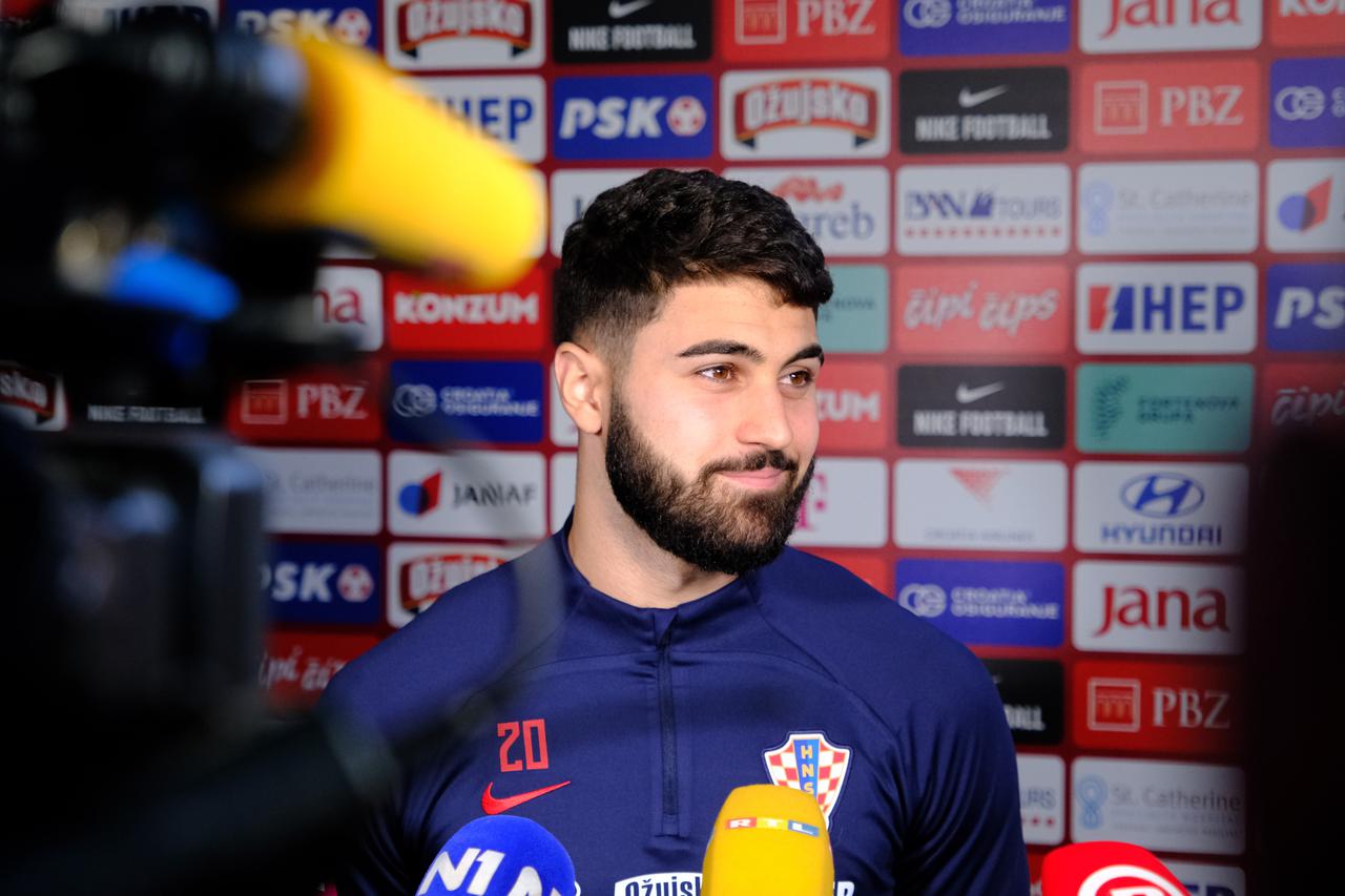 Zagreb: Pašalić i Gvardiol dali izjave za medije prije treninga nogometne reprezentacije