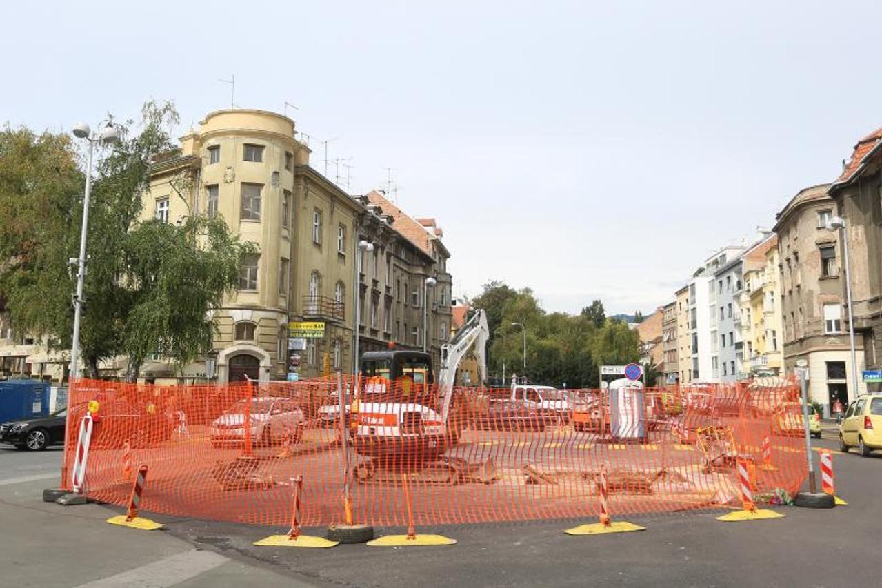 04.10.2016., Zagreb - Na Britanskom trgu nastavljeni su radovi njegove rekonstrukcije