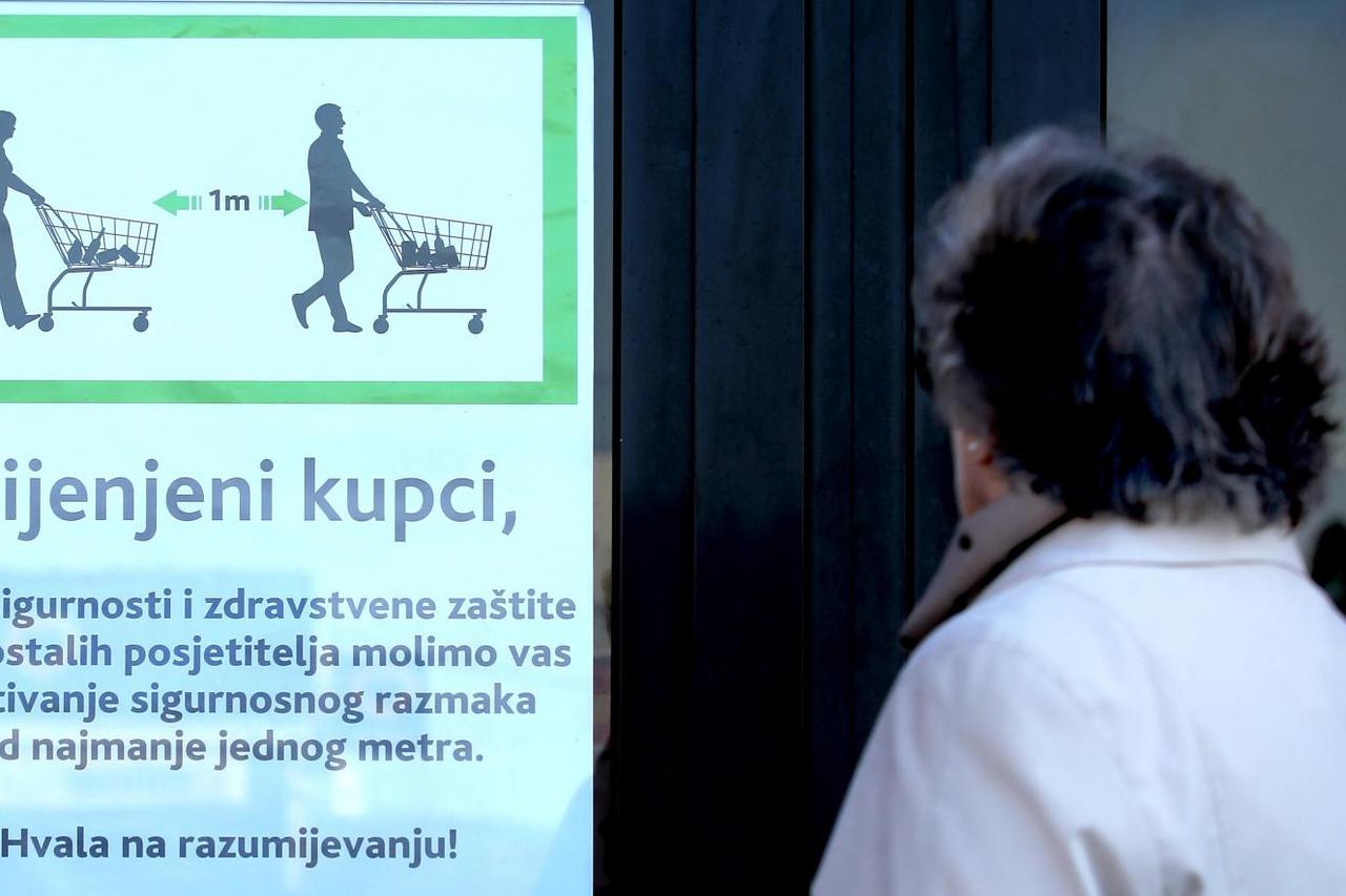 Šibenik: Konzum na ulazu u svoje trgovine plakatima upozorava kupce da se pridržavaju zaštitnih mjera