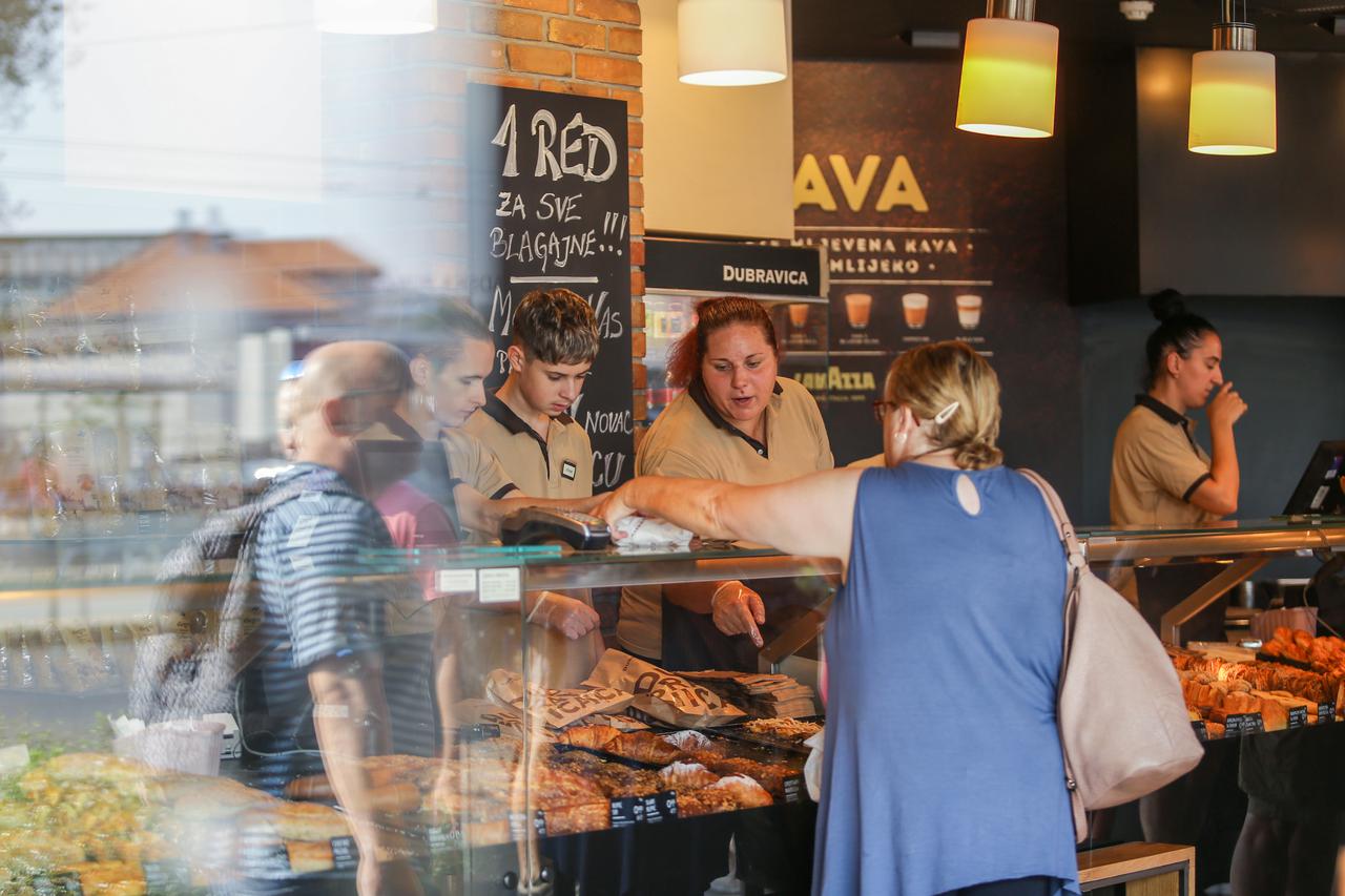 Zagreb: Gužva u pekari na autobusnom kolodvoru