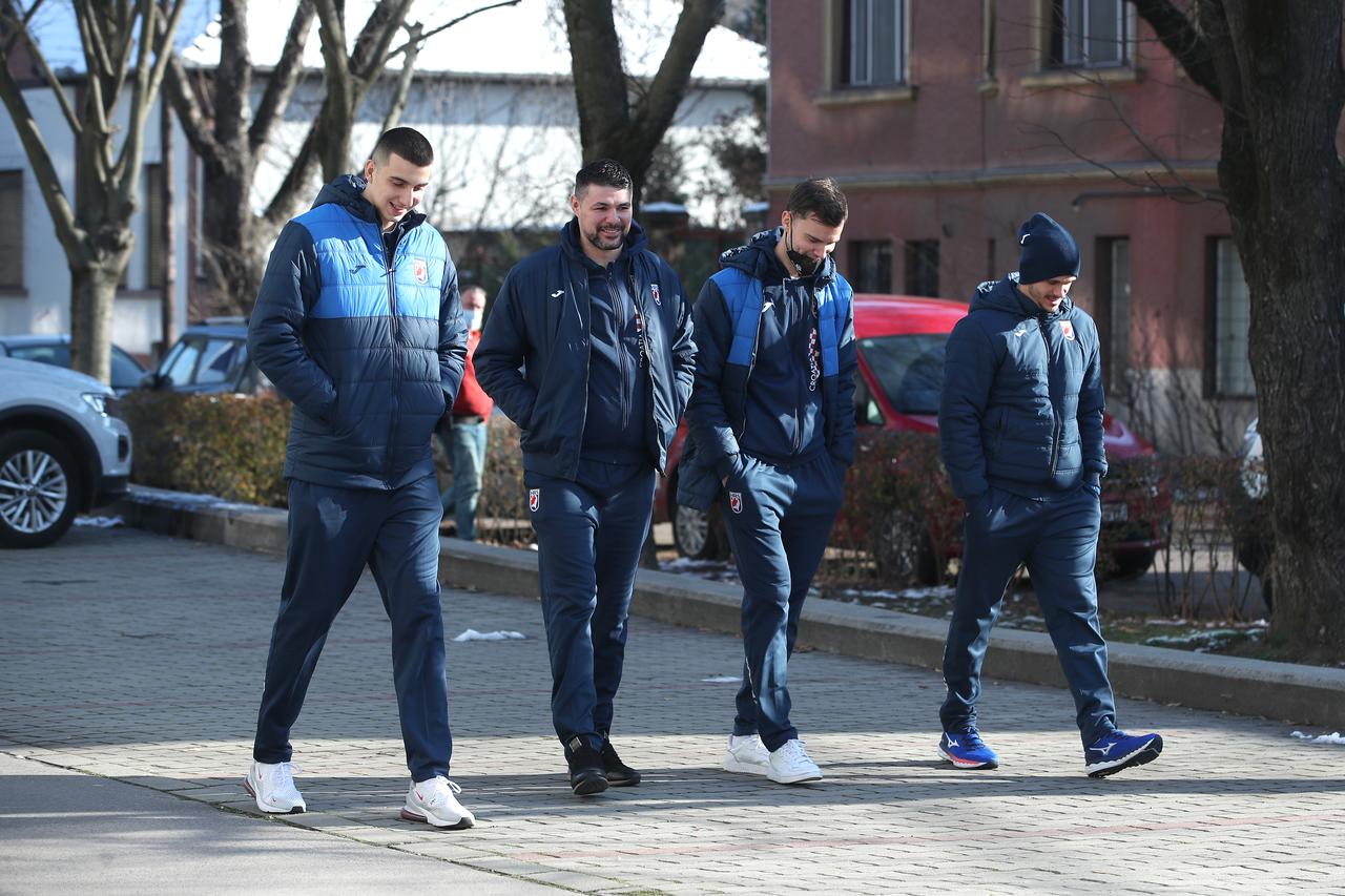 Szeged: Dok su srpski igrači vježbali ispred hotela, hrvatski rukometaši odlučili su se za šetnju 