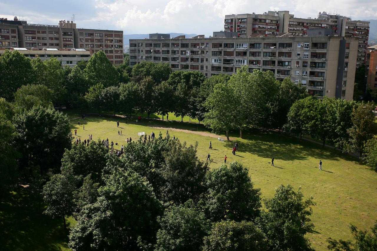 26.05.2013., Zagreb - Okupljanje graÄana i potpisivanje peticije protiv izgradnje crkve u parku na Savici.   Photo: Grgur Zucko/PIXSELL