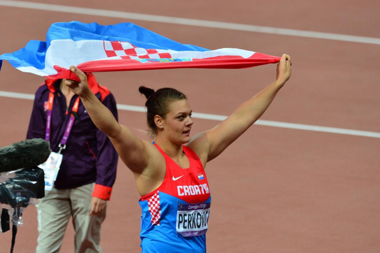 'Croatia\'s Sandra Perkovic celebrates winning gold in the women\'s discus throw at the athletics event of the London 2012 Olympic Games on August 4, 2012 in London. AFP PHOTO / ERIC FEFERBERG'