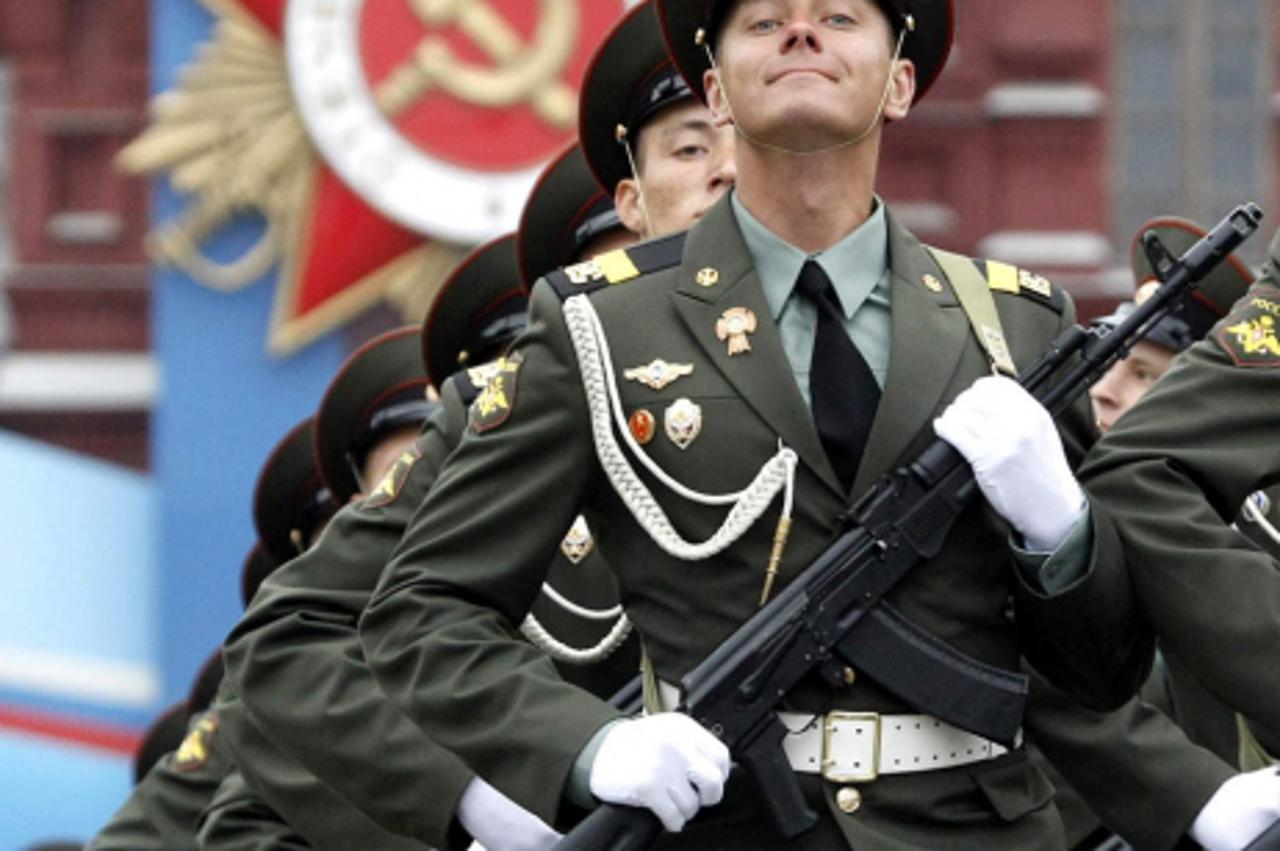 'Russian servicemen take part in the Victory Parade on Moscow's Red Square May 9, 2012. Russia celebrates the 67th anniversary of victory over Nazi Germany on Wednesday.  REUTERS/Sergei Karpukhin (RU