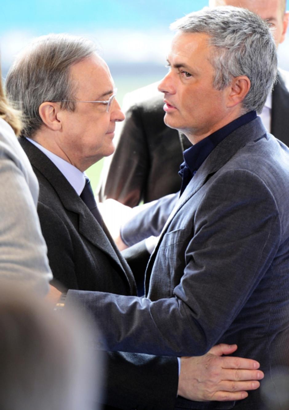 'Real Madrid\'s Portuguese coach Jose Mourinho (R) greets to Real Madrid President Florentino Perez (L) during the presentation of Real Madrid Sport Resort at Santiago Bernabey stadium on March 22, 20