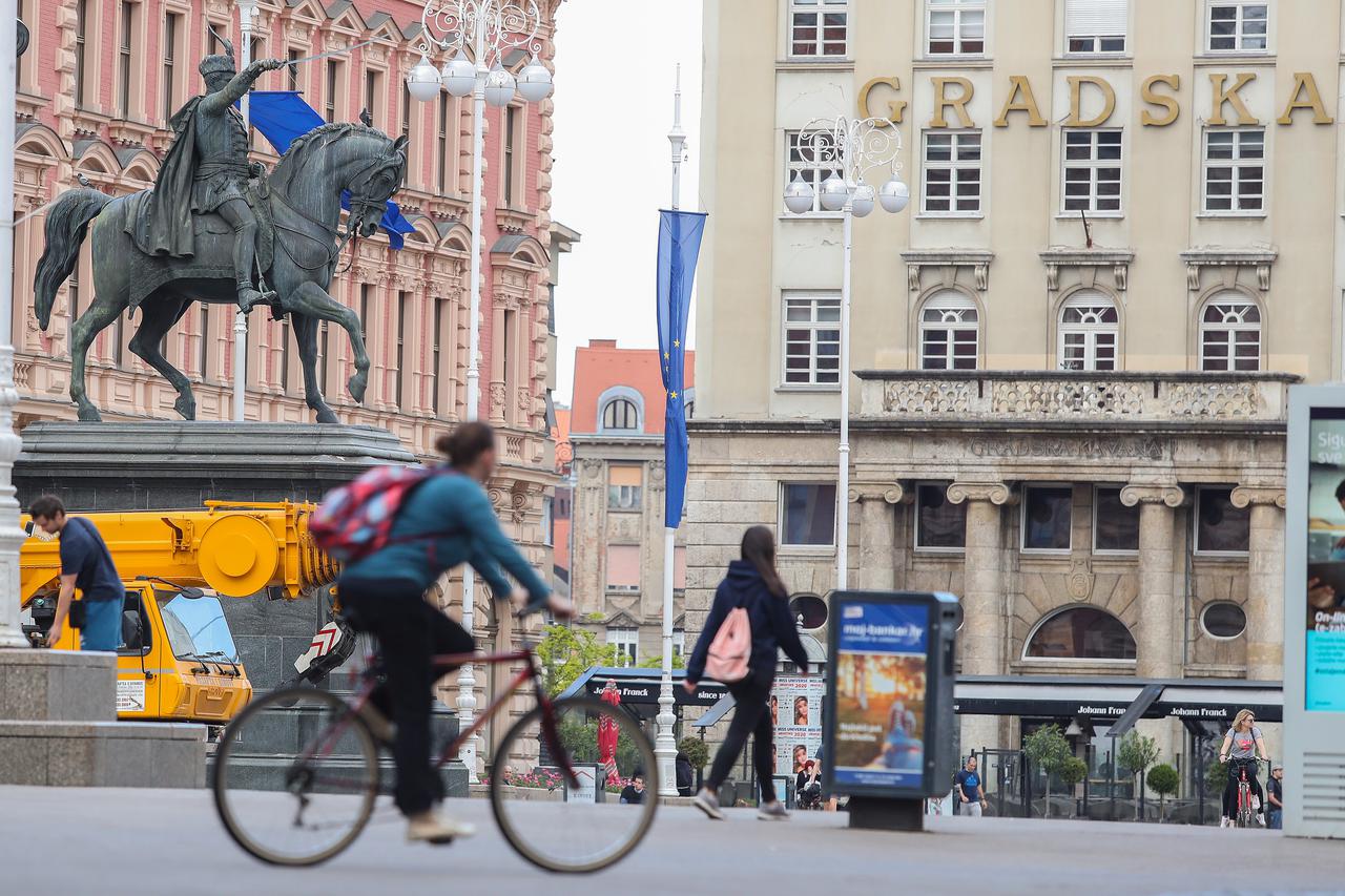 Zagreb: Građani u šetnji centrom grada