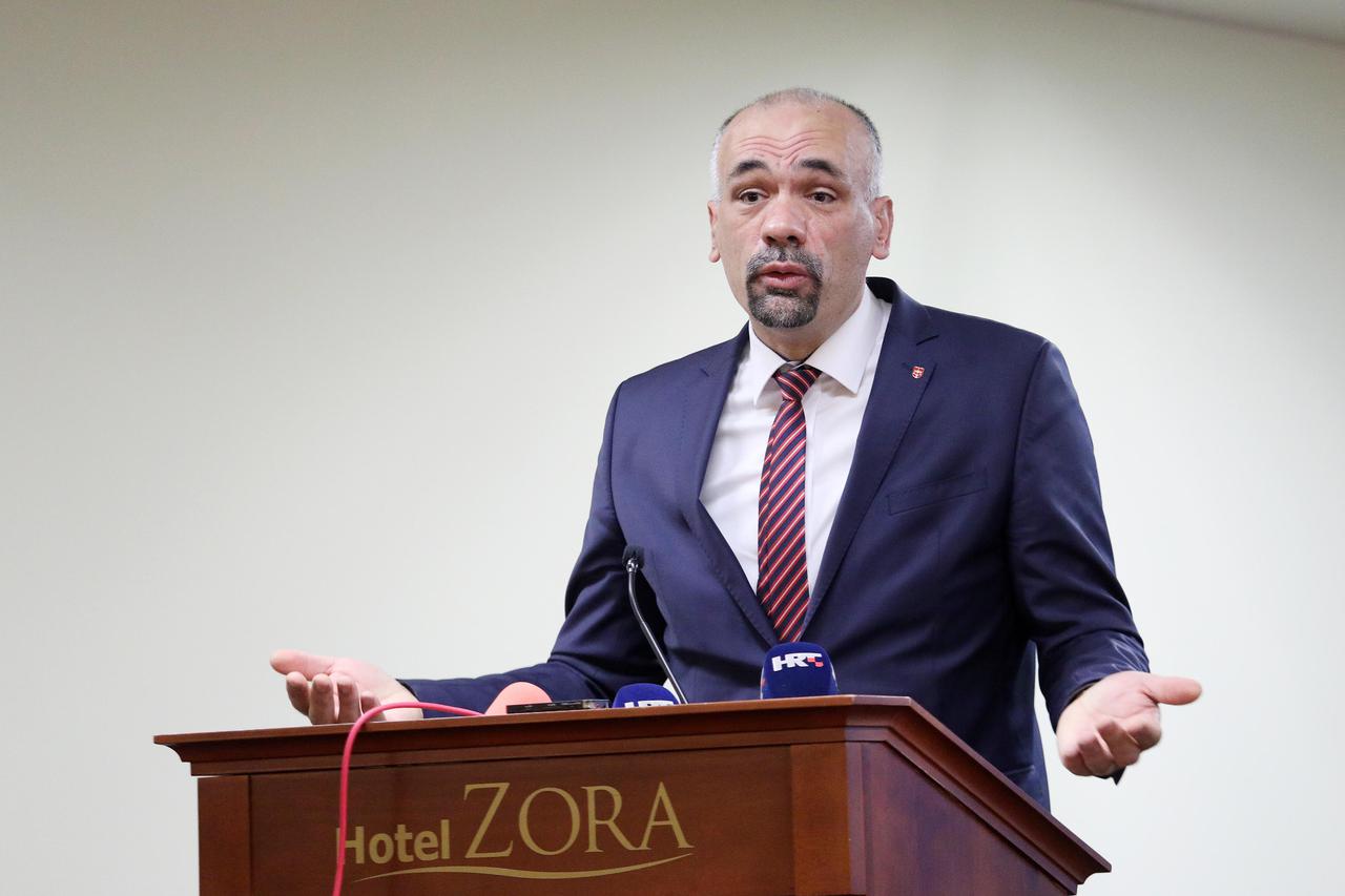 Sjednica županijske skupštine  Šibensko-kninske županije održana u hotelu Zora u Primoštenu
