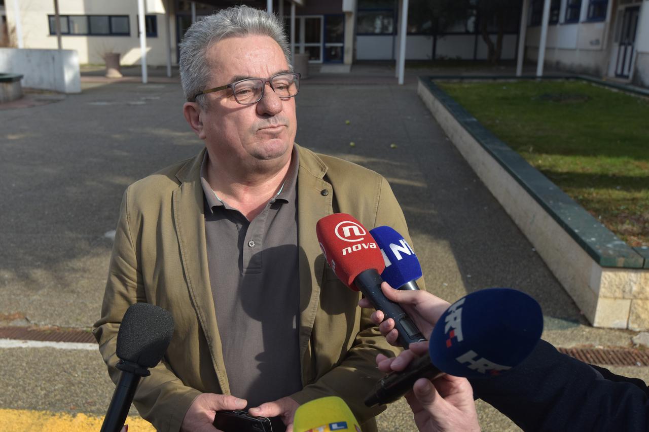 Zadar: Jozo Dragić, ravnatelj škole u kojoj je učenik žigosao učenicu dao izjavu medijima