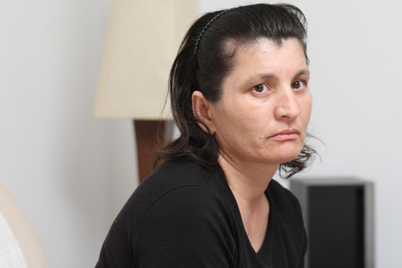 '15.08.2010.,Ivanic grad - Vera Culjak, majka djecaka Joze iz Sirokog brijega koji je imao izljev krvi u mozak i helikopterom HV-a i vladinim avionom hitno prevezen iz Mostara u Zagreb na lijecenje. P