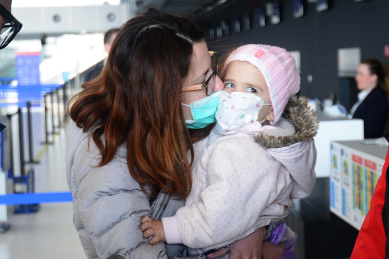 Zagreb: Mila Rončević u pratnji roditelja odlazi na liječenje u Ameriku