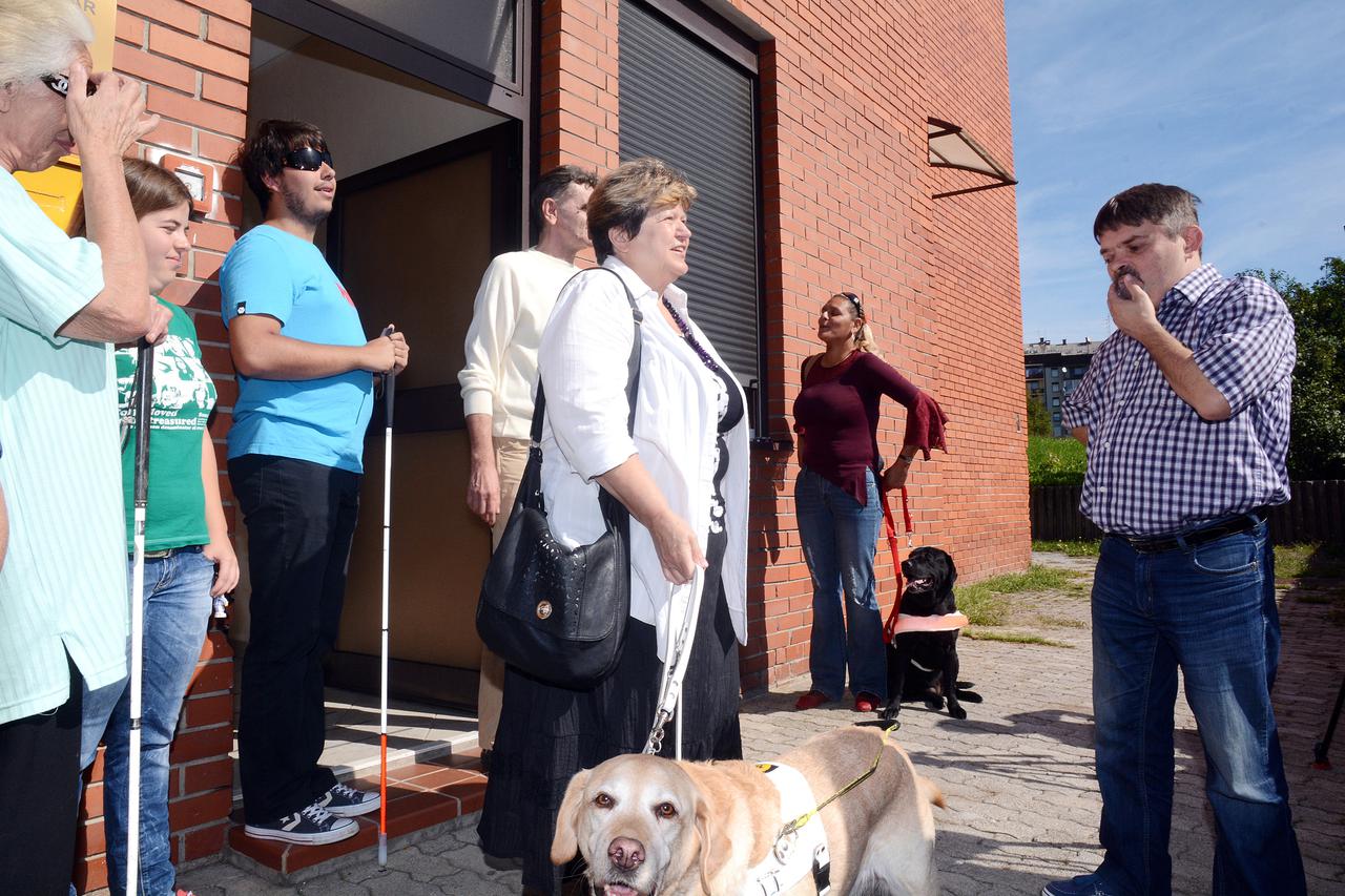 Sisačka Udruga slijepih osoba dobila tri instruktora za mobilitet