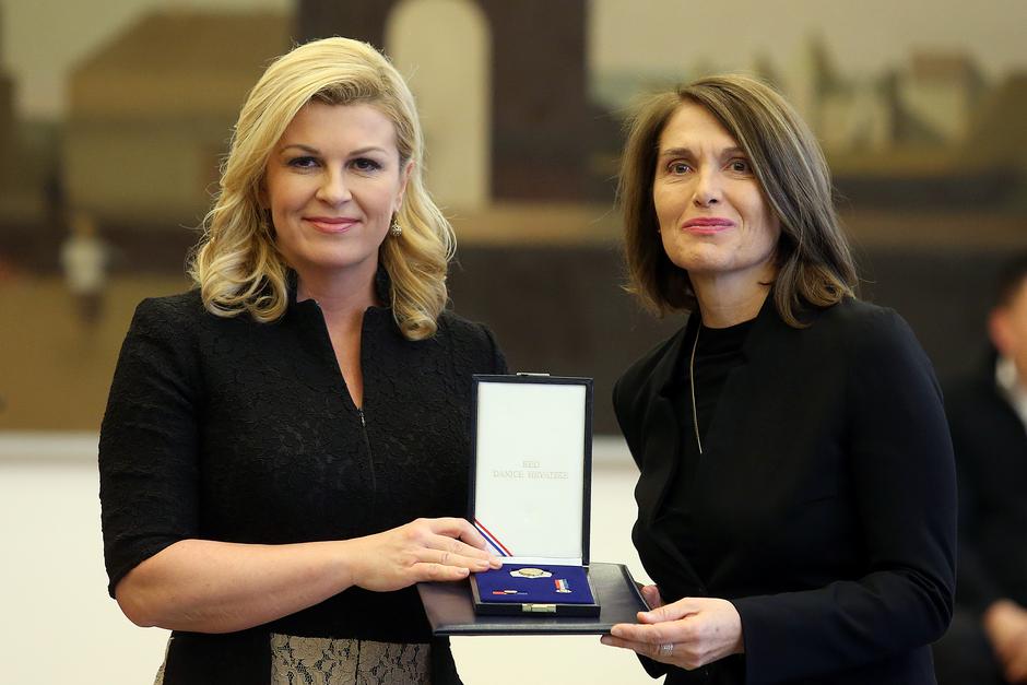 Zagreb: Predsjednica na sve?anosti dodjelila odlikovanja i pohvale za 2016. godinu