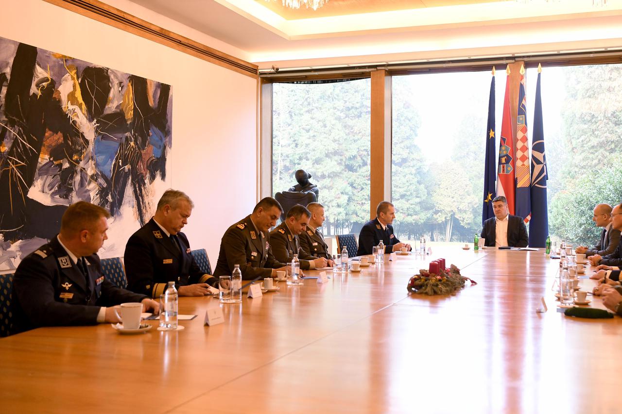 Predsjednik Zoran Milanović sastao se s najvišim vojnim zapovjednicima