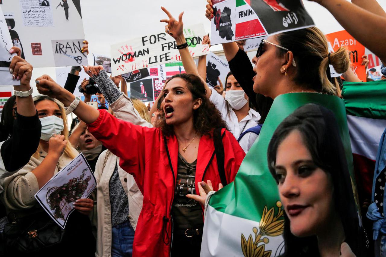Protesters shout slogans during a demonstration following the death of Mahsa Amini in Iran, in Istanbul