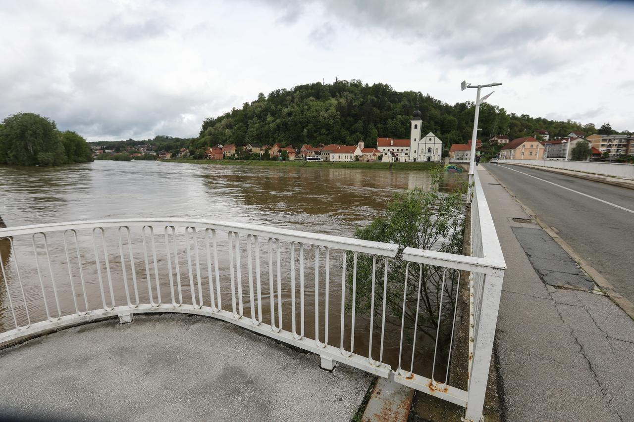 Hrvatska Kostajnica: Porast vodostaja rijeke Une, na snazi izvanredne mjere obrane od poplava