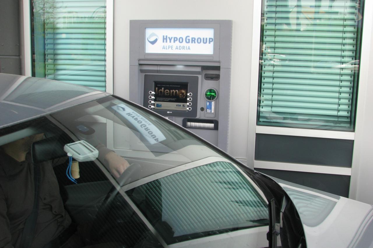 drive-in bankomat