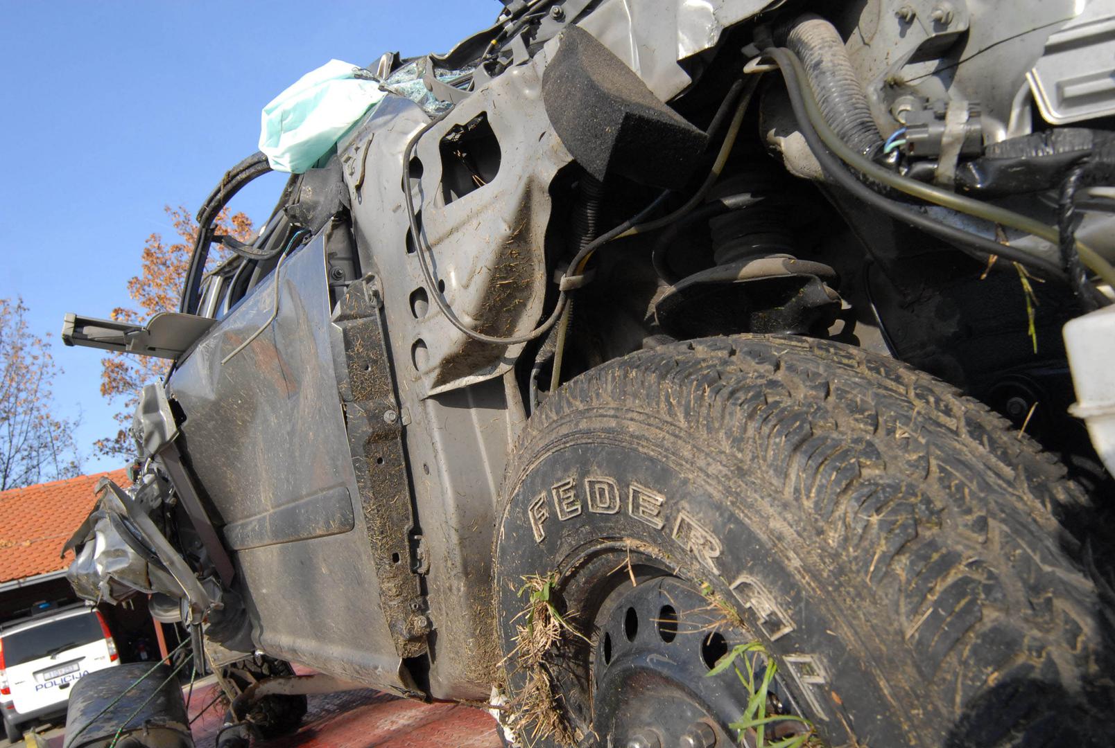 Do nesreće je došlo nakon što je Matavulj, s kojim je 32-godišnja Dolores bila u automobilu marke Nissan, naletio na WV Polo slavonskobrodskih registarskih oznaka zbog nedržanja dovoljnog razmaka. 