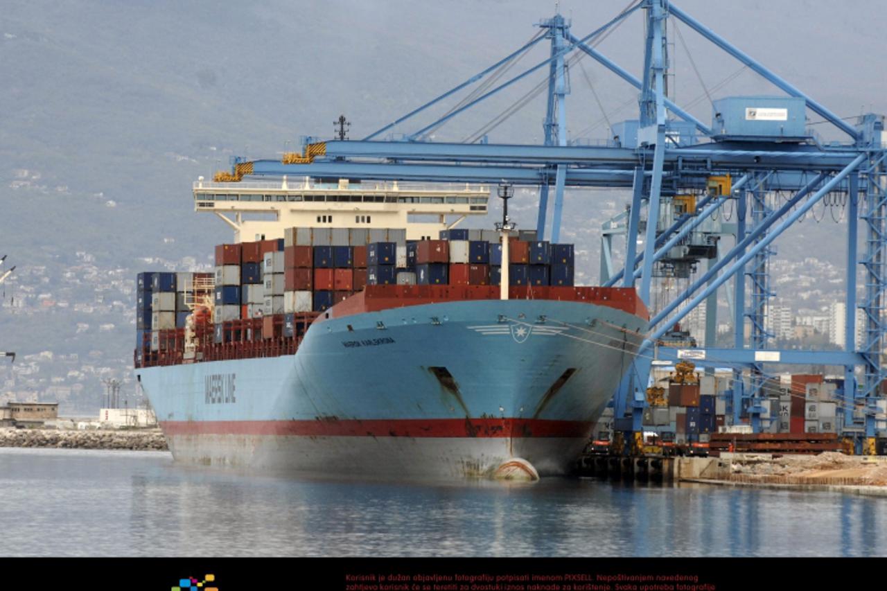 '13.04.2012., Rijeka - Maersk Karlskrona najveci brod ikad u rijeckoj luci privezan je na kontejnerskom terminalu rijecke luke na Brajdici. Photo: Goran Kovacic/PIXSELL'