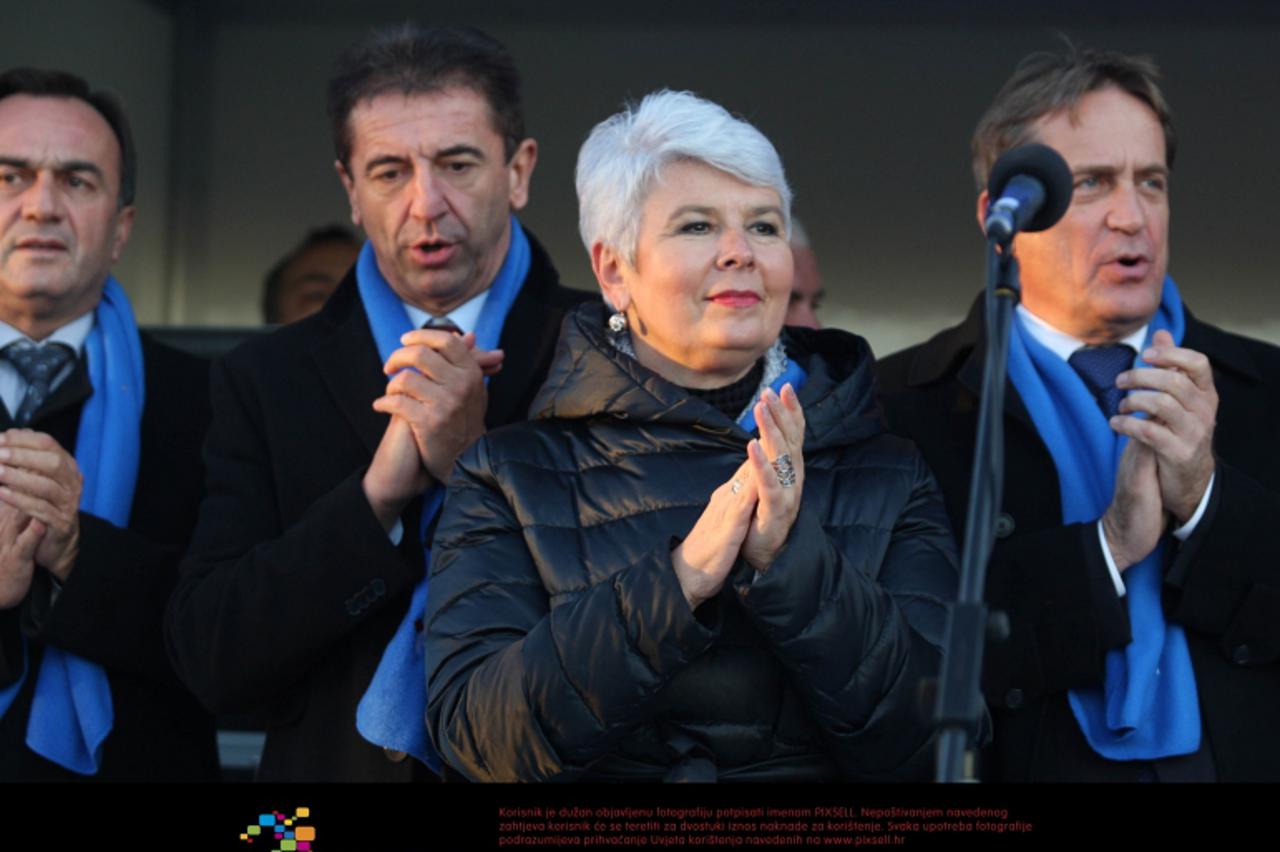 '26.11.2011., Skabrnja - Premijerka Jadranka Kosor u sklopu predizborne kampanje posjetila Skabrnju. Photo: Filip Brala/PIXSELL'