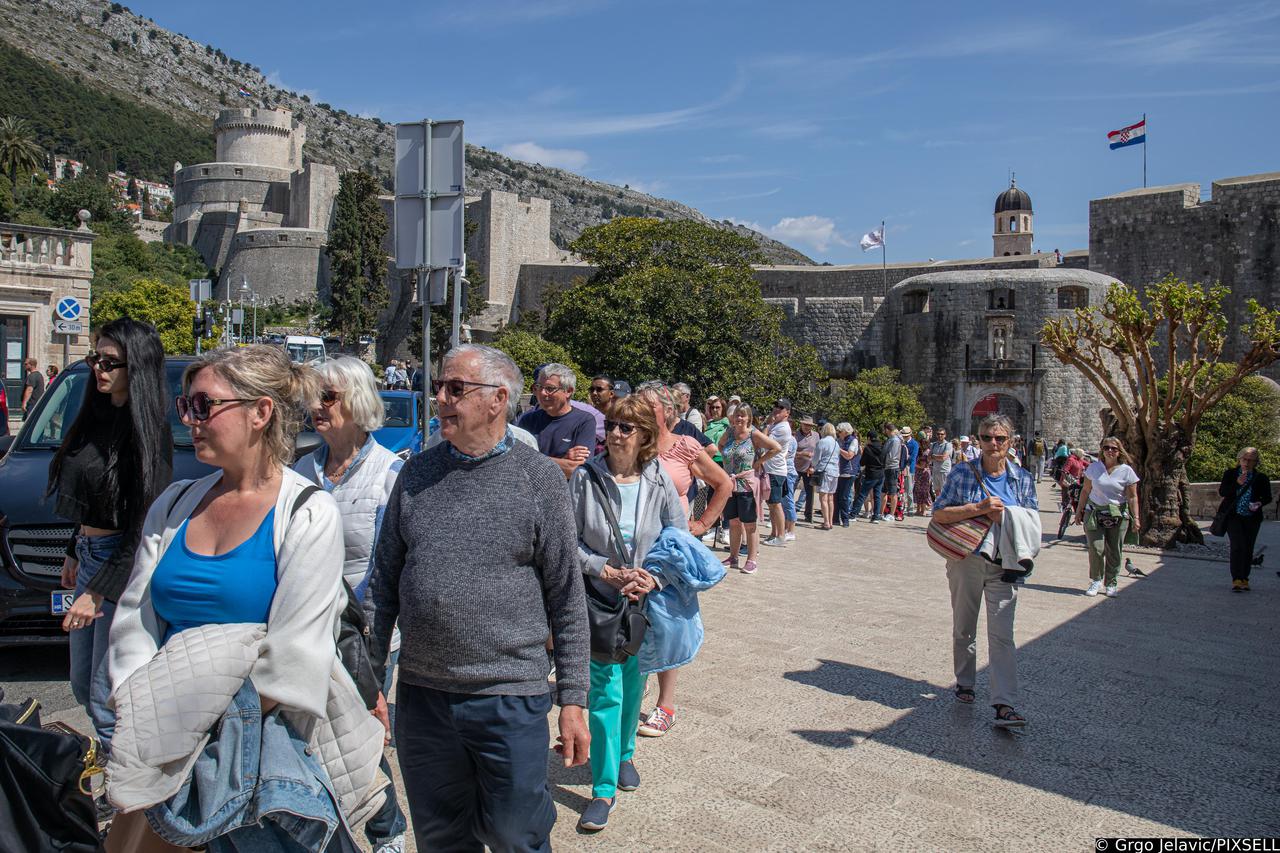 Dubrovnik: Stara gradska jezgra puna je turista