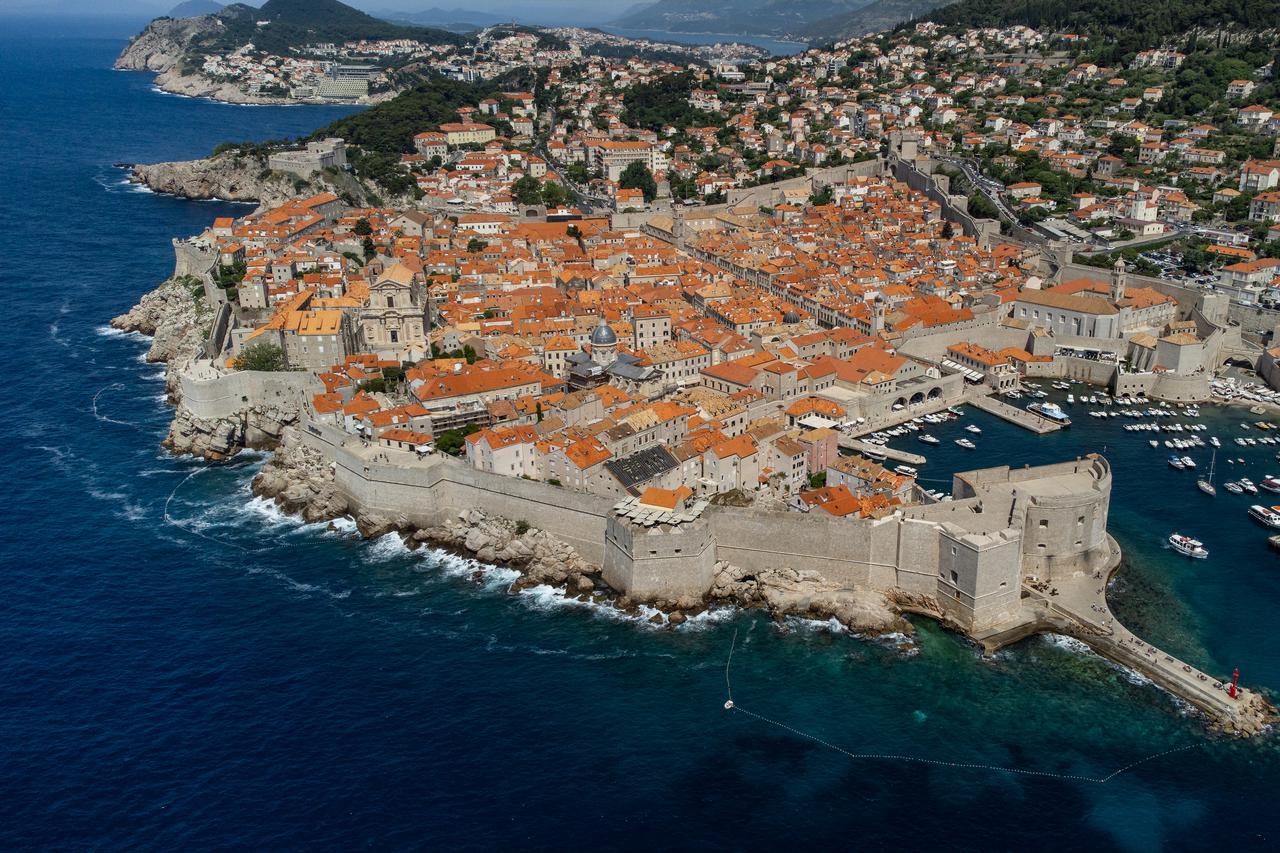 Pogled iz zraka na staru jezgru Dubrovnika