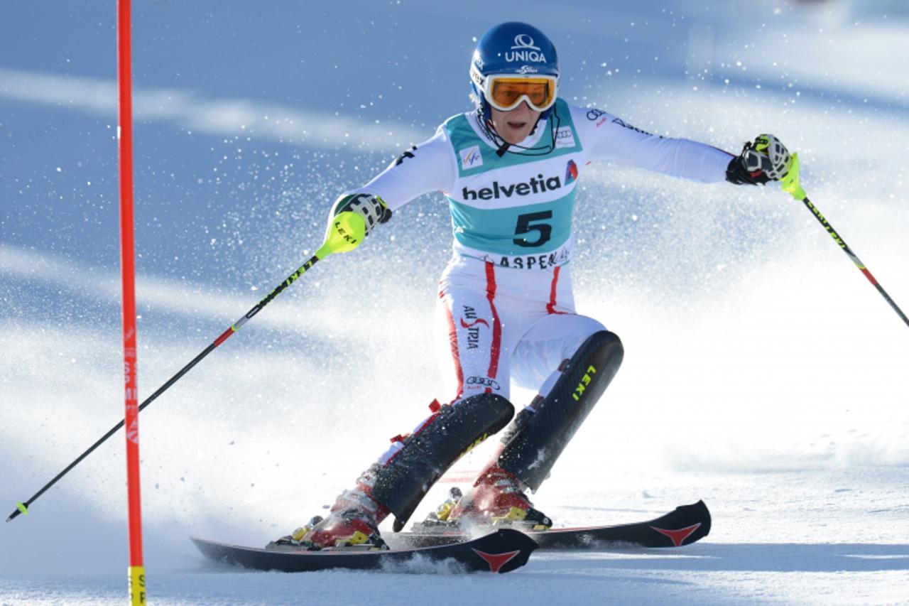 '(FILES) Picture taken on November 25, 2012 shows Marlies Schild of Austria clearing a gate during the women\'s World Cup slalom in Aspen. Austria\'s reigning slalom World Cup champion says she is con