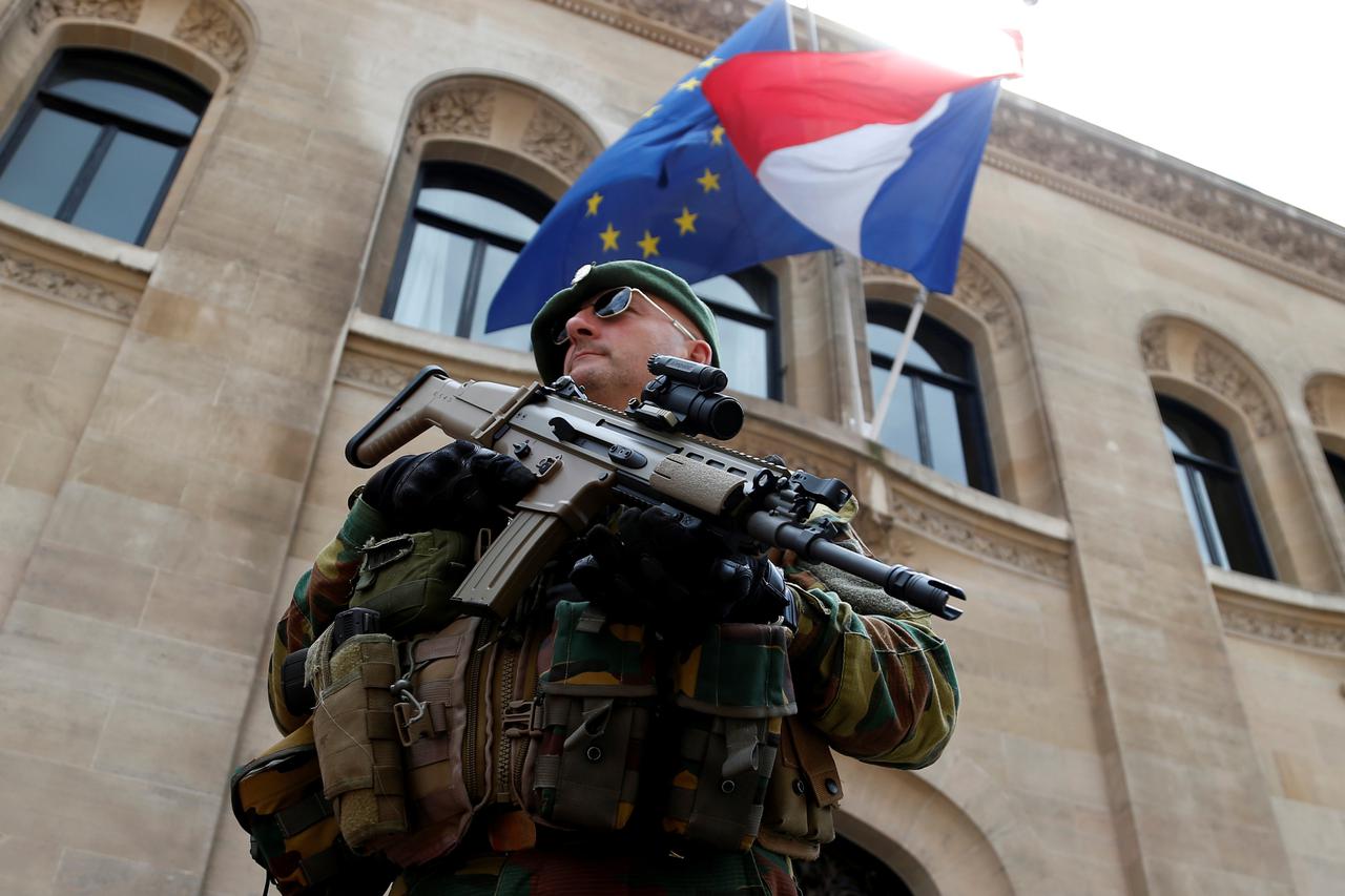 belgijski vojnik, francuska ambasada