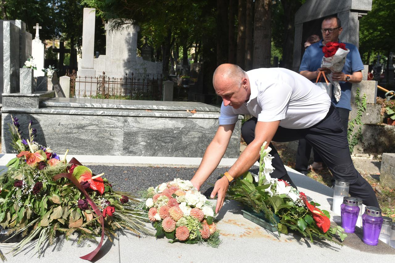 Ivan Vrdoljak sa stranačkim kolegama položio vijenac na grob Dabčević-Kučar