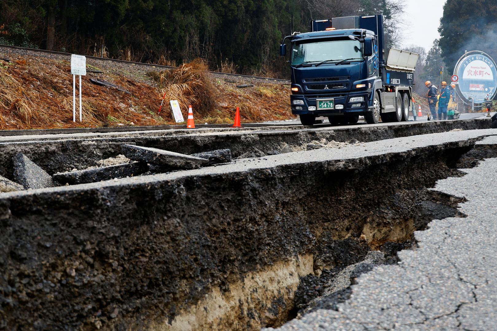 Workers repair a damaged road, in the aftermath of an earthquake, near Anamizu, Japan, January 3, 2024. REUTERS/Kim Kyung-Hoon Photo: KIM KYUNG-HOON/REUTERS