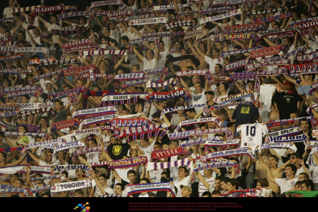 '21.08.2011., Poljud, Split - Nogometna utakmica 5. kola Prve HNL izmedju NK Hajduk i NK Zagreb. Navijaci na sjevernoj tribini. Photo: Ivo Cagalj/PIXSELL'